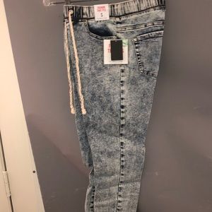 Stretched band fashion jeans